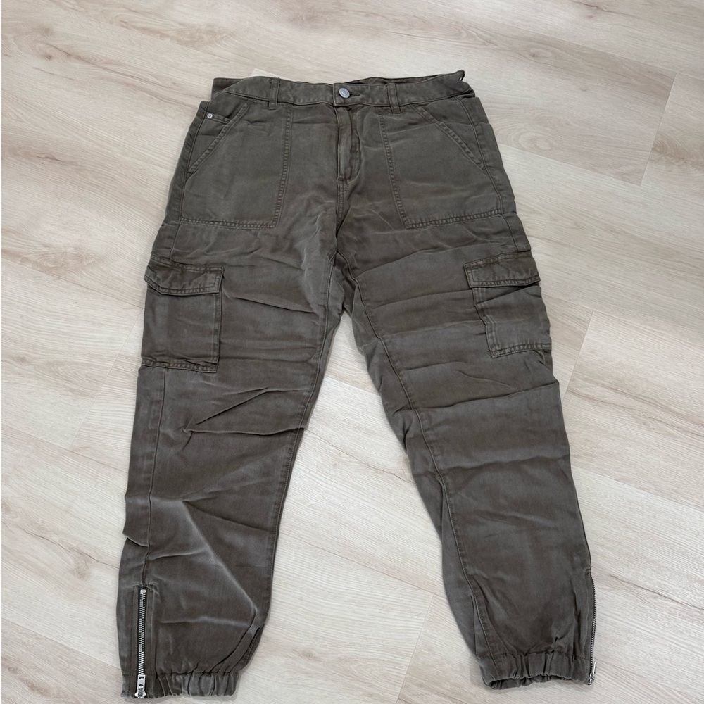 Guess Cargo Pants- Size 29